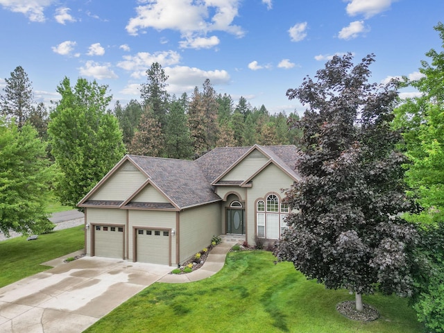 view of front of house featuring a front lawn and a garage