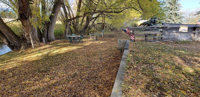 view of yard featuring a water view