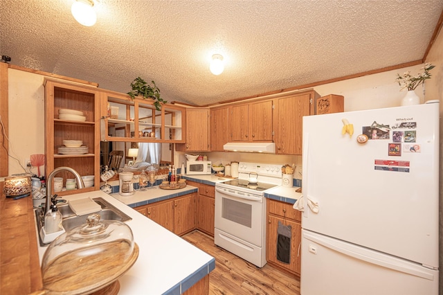 kitchen featuring kitchen peninsula, white appliances, crown molding, sink, and light hardwood / wood-style floors