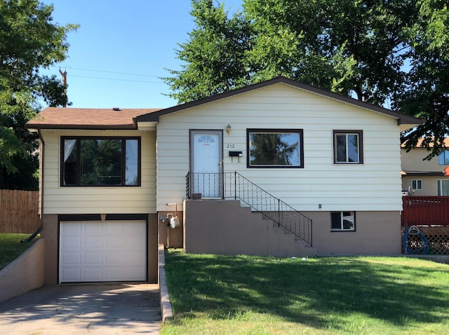 view of front facade featuring a garage and a front yard