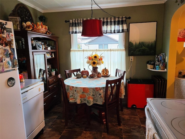 dining space with ornamental molding