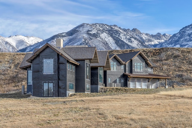 view of front of property featuring a mountain view and a garage