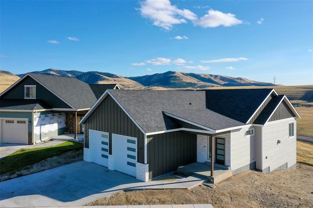 view of front of home featuring a mountain view and a garage