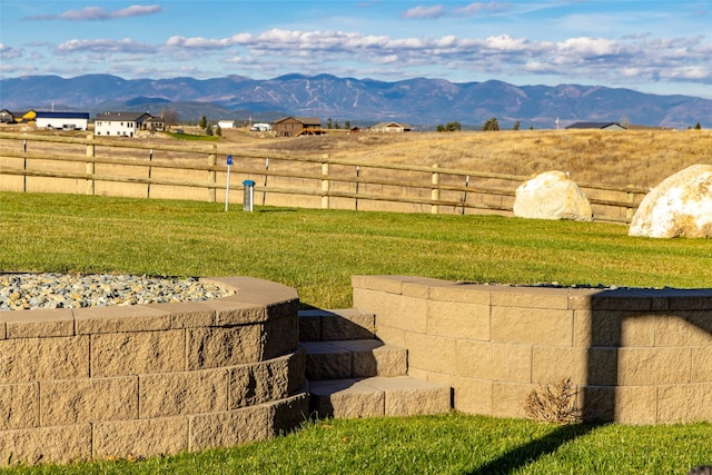 view of yard with a mountain view