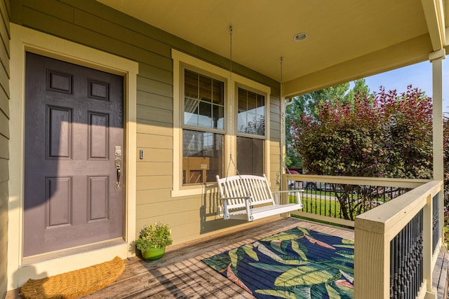 property entrance featuring a porch