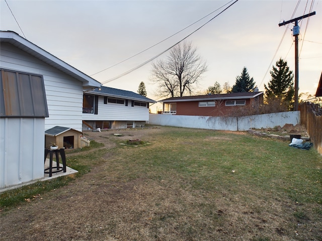 view of yard at dusk