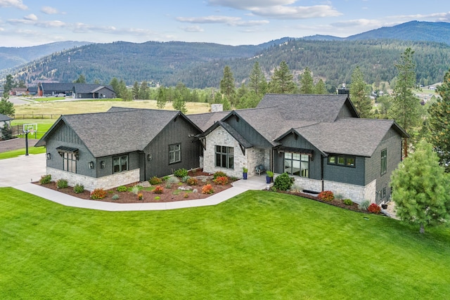 view of front of house featuring a mountain view and a front yard