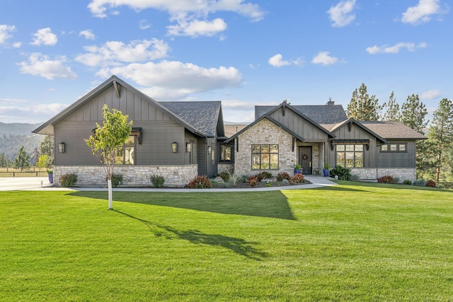 view of front of home with a front lawn