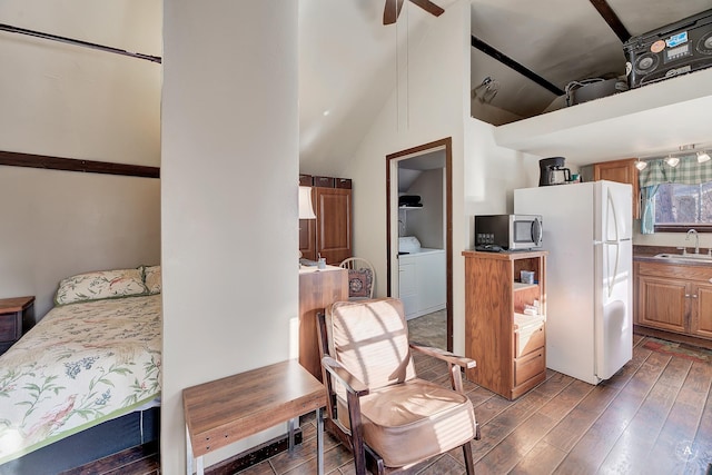 kitchen featuring ceiling fan, white refrigerator, washer / dryer, dark hardwood / wood-style floors, and sink