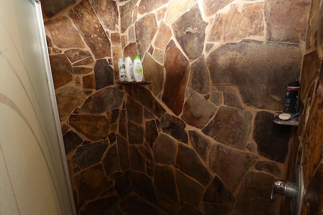 details featuring walk in shower