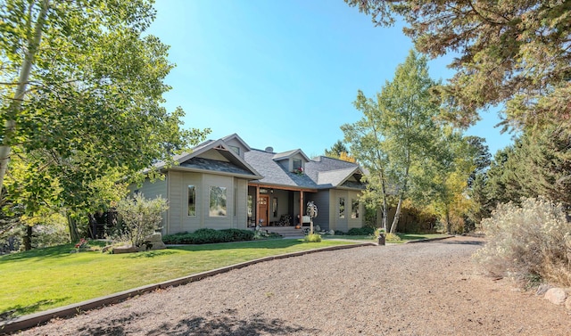 view of front of home featuring a front lawn