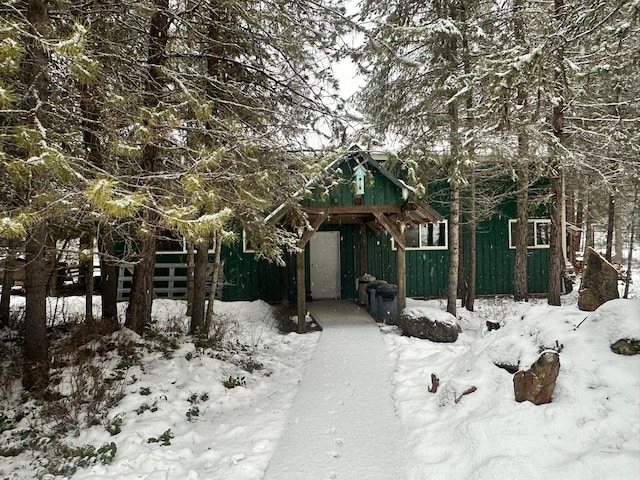 27 Birch Ln, Trout Creek, MT 59874 - view of front of home featuring board and batten siding and fence