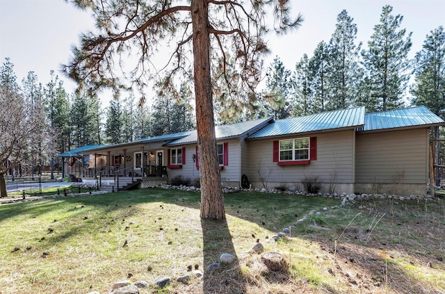 view of front of property featuring covered porch and a front lawn