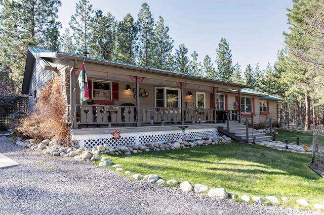 view of front of property featuring a front lawn and covered porch