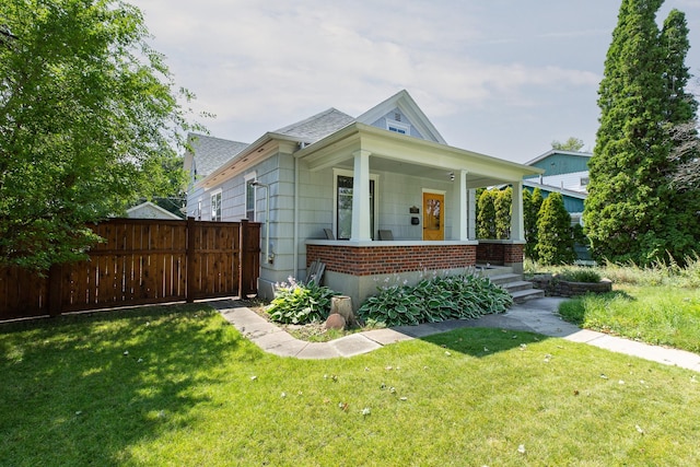 view of front of property featuring a front yard and a porch