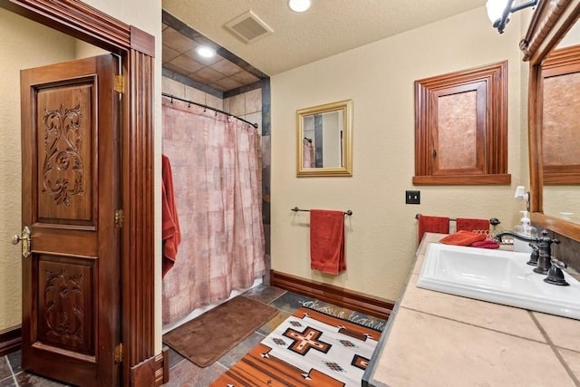 bathroom featuring a shower with curtain and vanity