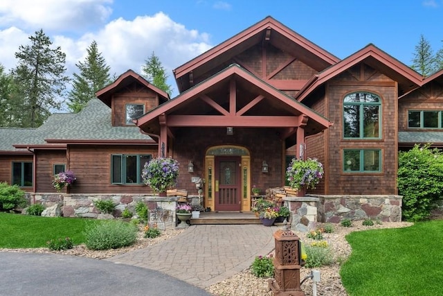 view of front of property with a front lawn and covered porch