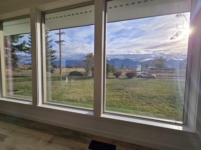 room details featuring a mountain view