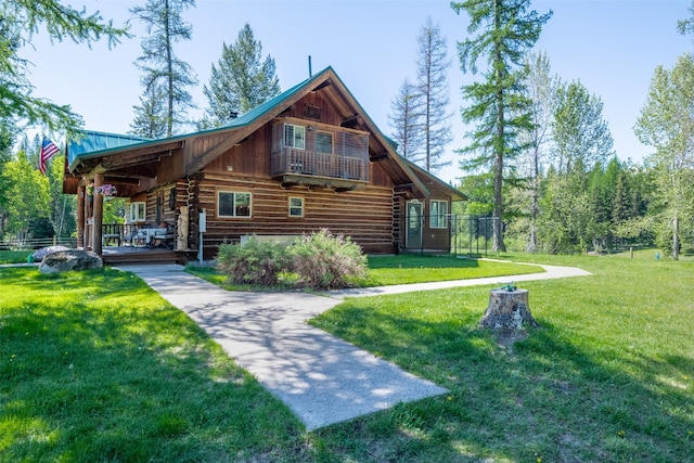 view of front of home with a front yard