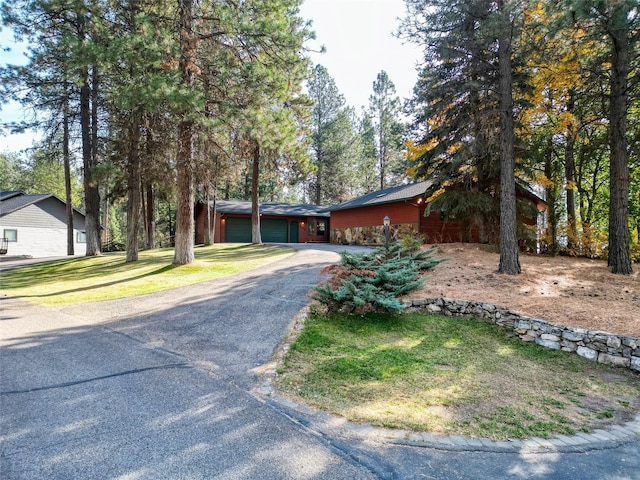 view of front of home featuring a front yard and a garage