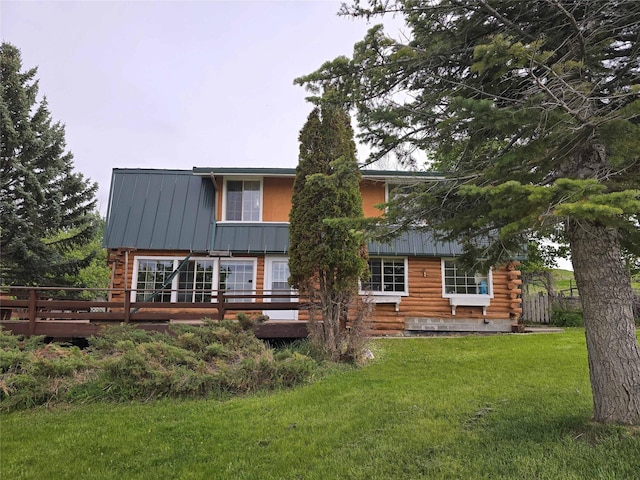 back of house featuring a lawn