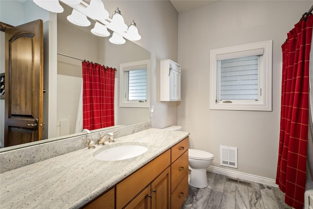 full bathroom featuring visible vents, toilet, vanity, and baseboards