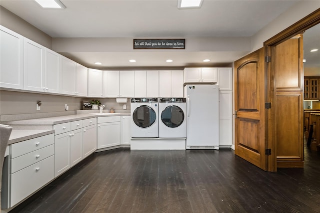 clothes washing area with dark wood-type flooring, a sink, washing machine and dryer, recessed lighting, and cabinet space