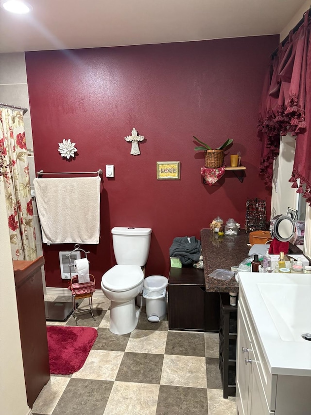 200 Clayton St, Plains, MT 59859 - bathroom featuring curtained shower, toilet, and vanity