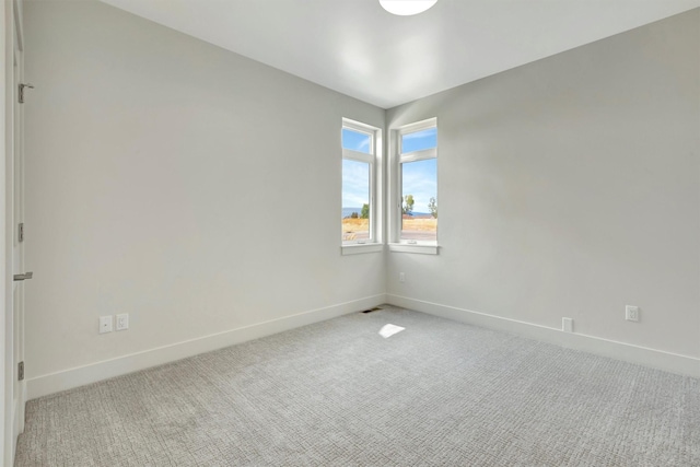 unfurnished room featuring carpet floors