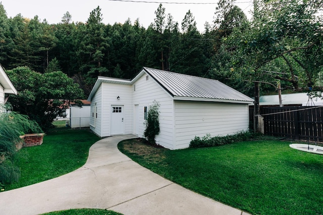 exterior space featuring a lawn