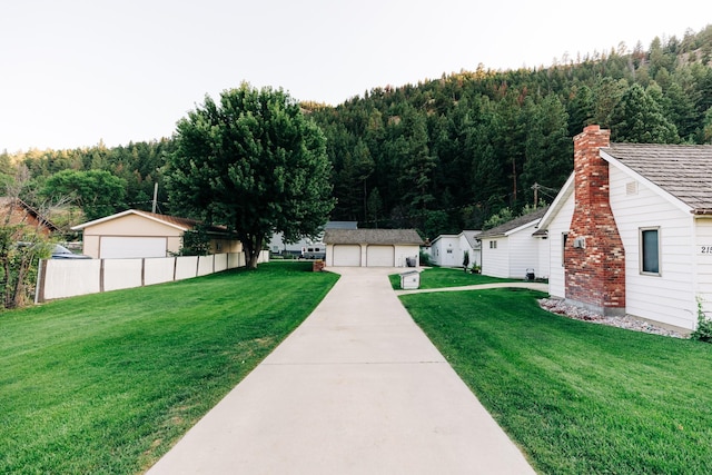 view of front of home featuring a front yard