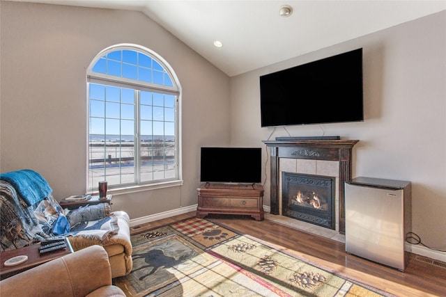 129 Red Mountain Vw, Butte, MT 59701 - living area featuring lofted ceiling, plenty of natural light, baseboards, wood finished floors, and recessed lighting