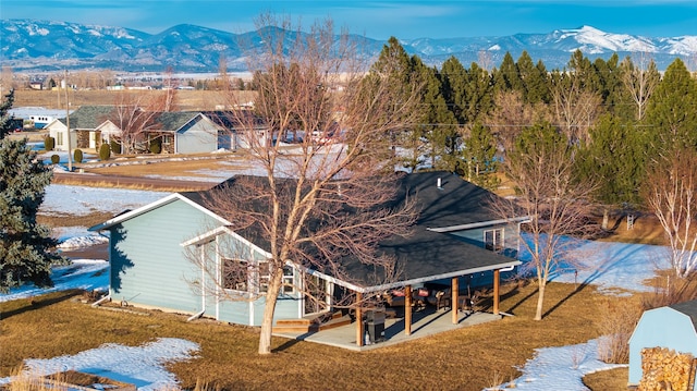 bird's eye view with a mountain view