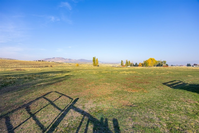 view of yard featuring a rural view and a mountain view