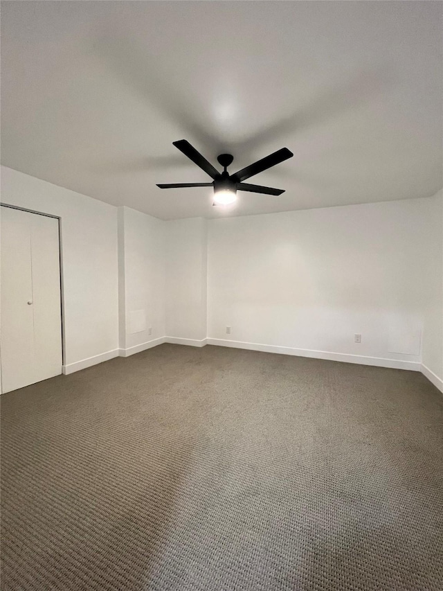 carpeted spare room featuring ceiling fan