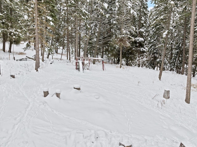 view of yard layered in snow