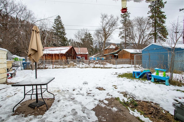 view of yard layered in snow