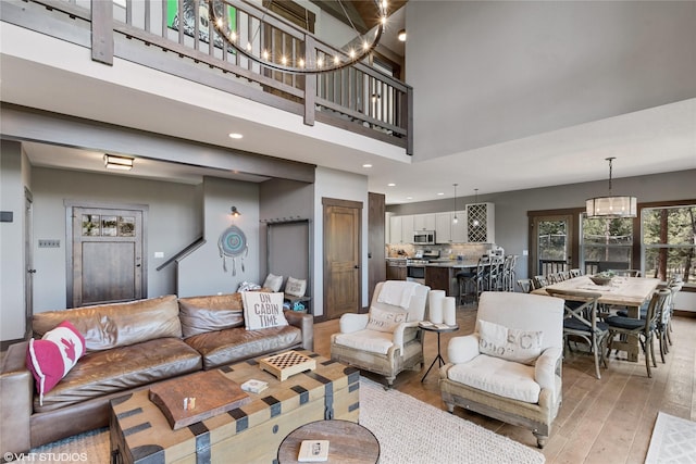 living room with a high ceiling and an inviting chandelier