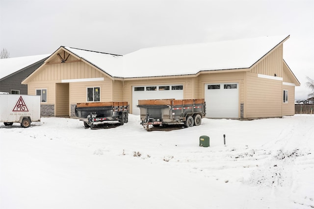 view of front of home featuring a garage