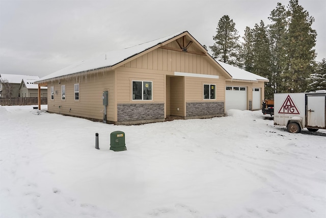 view of front of house with a garage