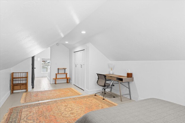 bedroom featuring a closet, recessed lighting, baseboards, and lofted ceiling