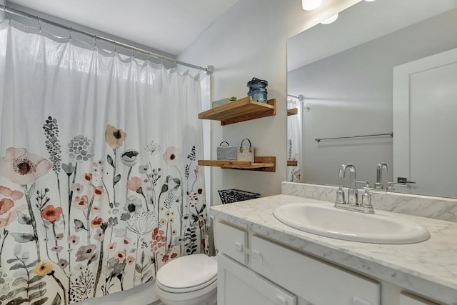 bathroom with a shower with shower curtain, vanity, and toilet