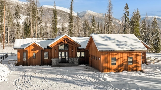 view of front of property with a mountain view