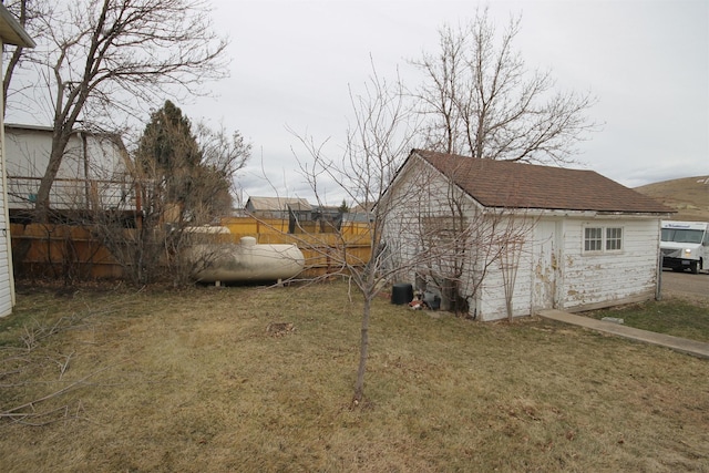 view of yard with an outbuilding and fence