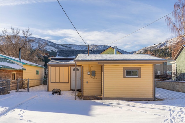 view of front of property with a mountain view