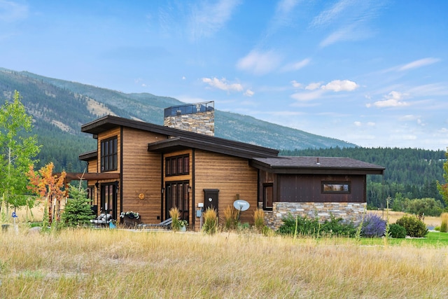 view of front of home with a mountain view