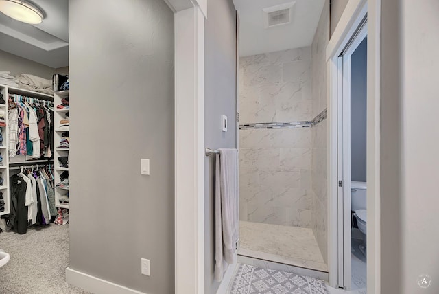 bathroom featuring a tile shower