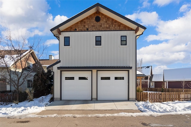 view of front facade with a garage