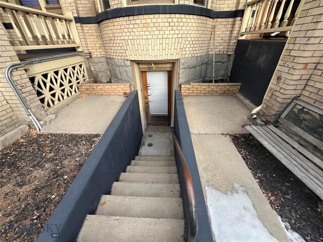 303 W Park St, Butte, MT 59701 - view of stairs