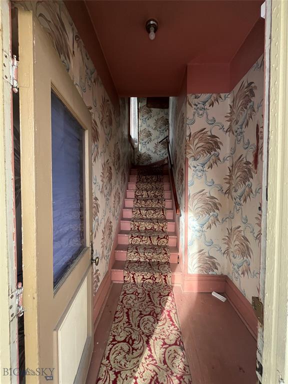 303 W Park St, Butte, MT 59701 - view of stairway